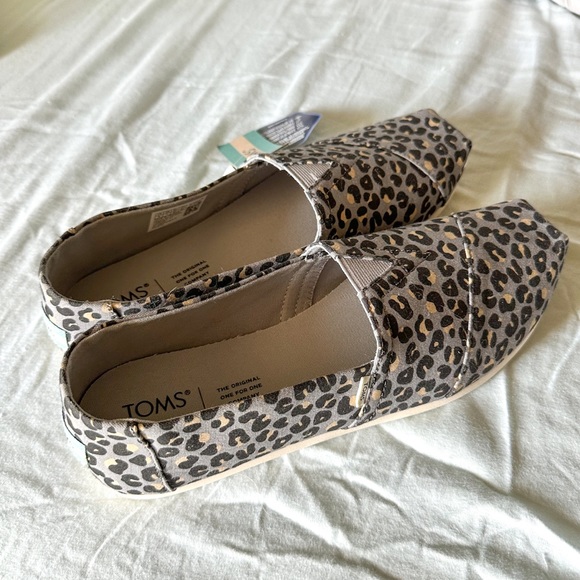 Toms Shoes - Toms Leopard Print Slip-On Flats - Beige, Black, Brown
